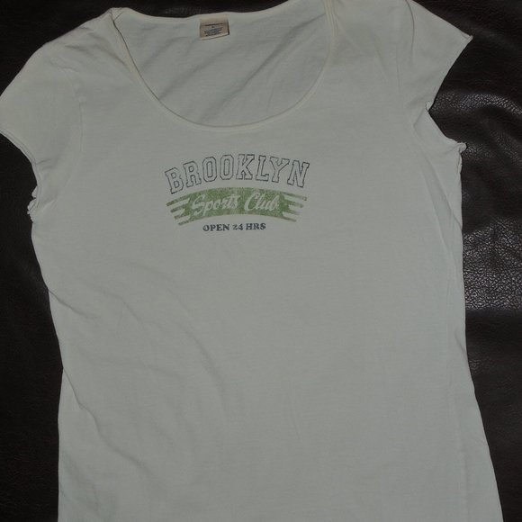 Old Navy Bundle of 2: Women's Workout Slouch Layering Graphic Tees - Picture 3 of 4